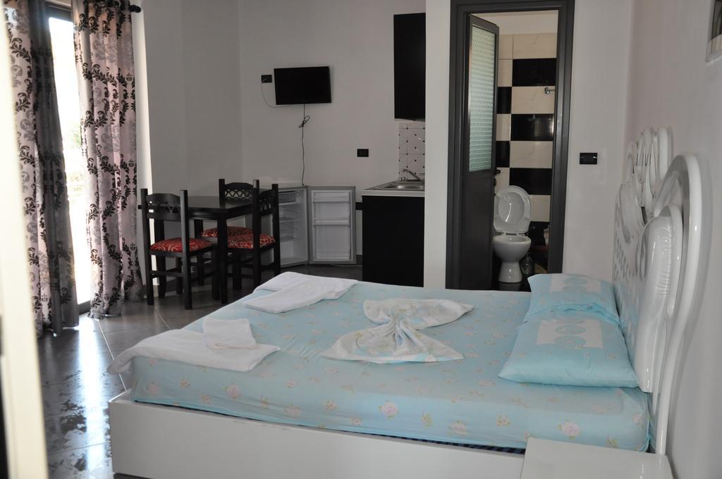 Hotel Ilio Ksamil Bagian luar foto